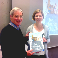 Die erfolgreiche Kinderbuchautorin Charlotte Habersack mit Hartmut Goß, dem Organisator der Offenen Abende. Foto: Meier
